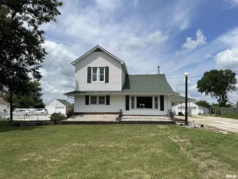 214 W State St, Washburn, IL 61570