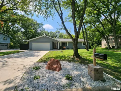 2914 W Brookside Dr, Peoria, IL 61615