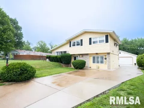 2712 W Castle Ct, Peoria, IL 61614