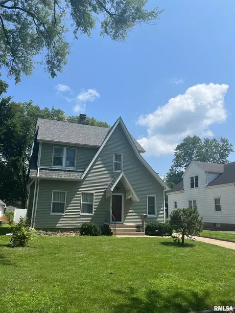 1112 Summer St, Pekin, IL 61554