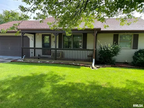 109 Westminster Dr, Mackinaw, IL 61755