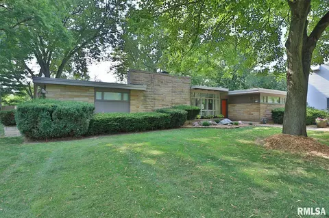 5925 N Sheridan Rd, Peoria, IL 61614