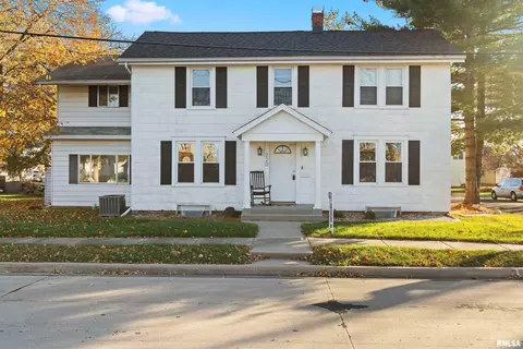 220 W Pershing St, Morton, IL 61550