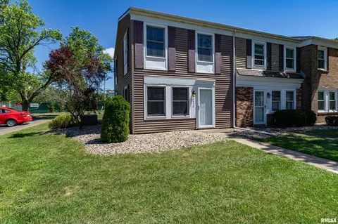 3450 N Sandia Dr, Peoria, IL 61604