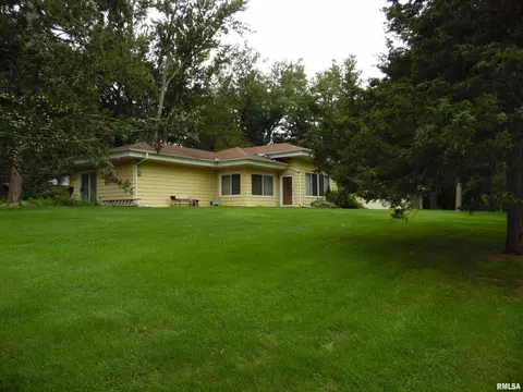 2805 S Hilton Ln, Bartonville, IL 61607