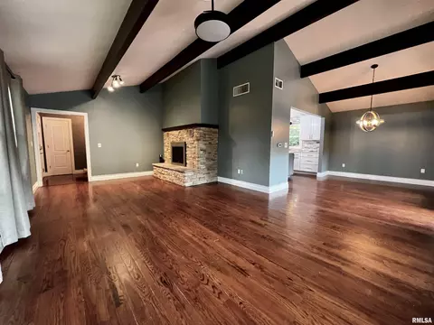 1712 Cardinal Way, Macomb, IL 61455 photo 4