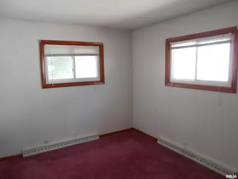 909 Memorial St, Macomb, IL 61455 photo 9
