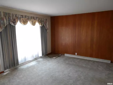 909 Memorial St, Macomb, IL 61455 photo 3