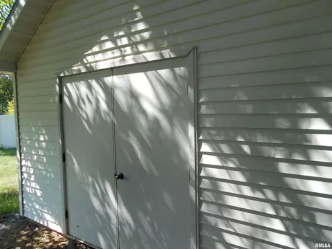 909 Memorial St, Macomb, IL 61455 photo 14