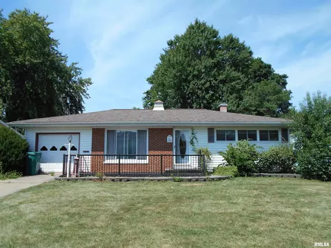 909 Memorial St, Macomb, IL 61455