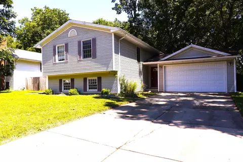 2502 Timberview Dr, Bloomington, IL 61701 photo 2