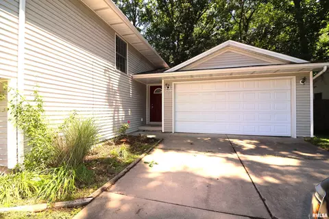 2502 Timberview Dr, Bloomington, IL 61701 photo 3