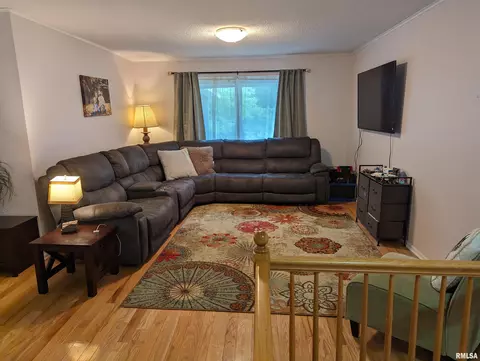 813 Orchard Dr, Macomb, IL 61455 photo 3