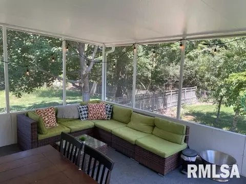 813 Orchard Dr, Macomb, IL 61455 photo 12