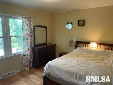 813 Orchard Dr, Macomb, IL 61455 photo 16