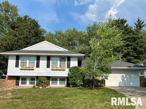 813 Orchard Dr, Macomb, IL 61455