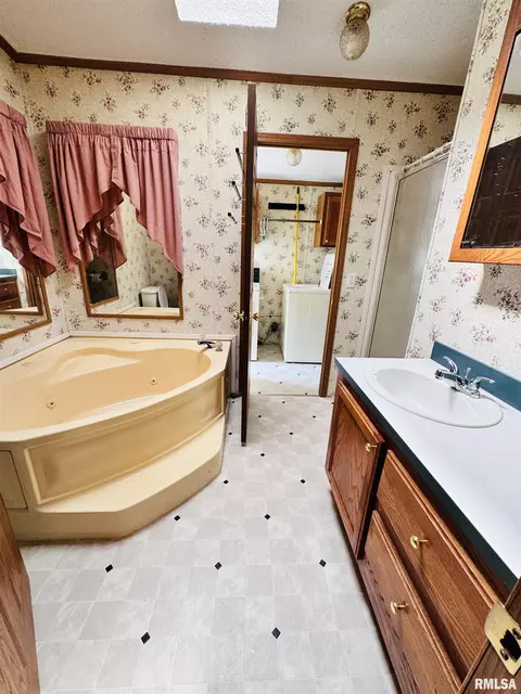 1329 E Wheeler St, Macomb, IL 61455 photo 20