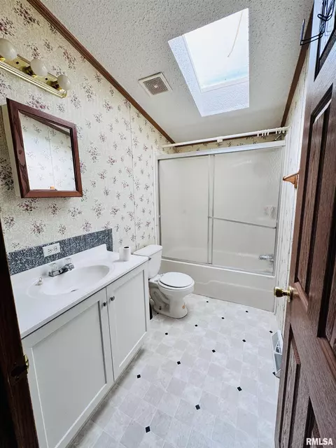 1329 E Wheeler St, Macomb, IL 61455 photo 16