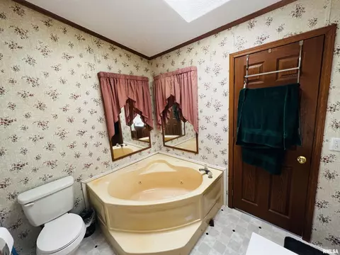 1329 E Wheeler St, Macomb, IL 61455 photo 6