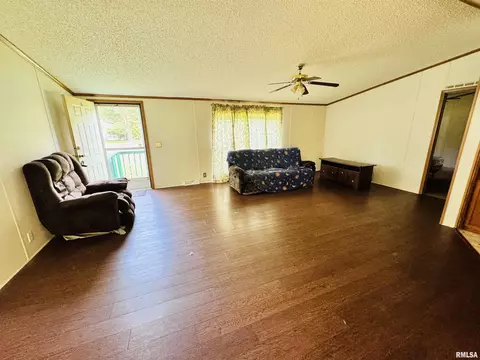 1329 E Wheeler St, Macomb, IL 61455 photo 13