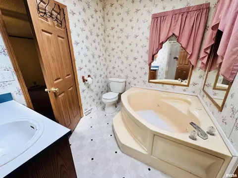 1329 E Wheeler St, Macomb, IL 61455 photo 23