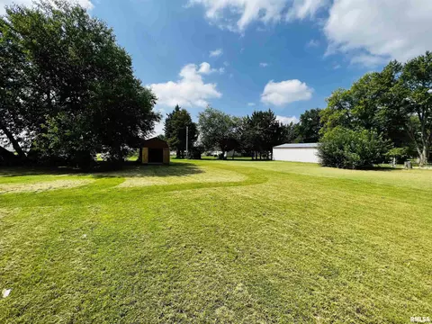 1329 E Wheeler St, Macomb, IL 61455 photo 3