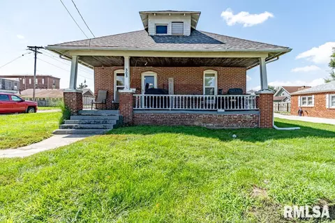 303 W Washington Ave, Lewistown, IL 61542