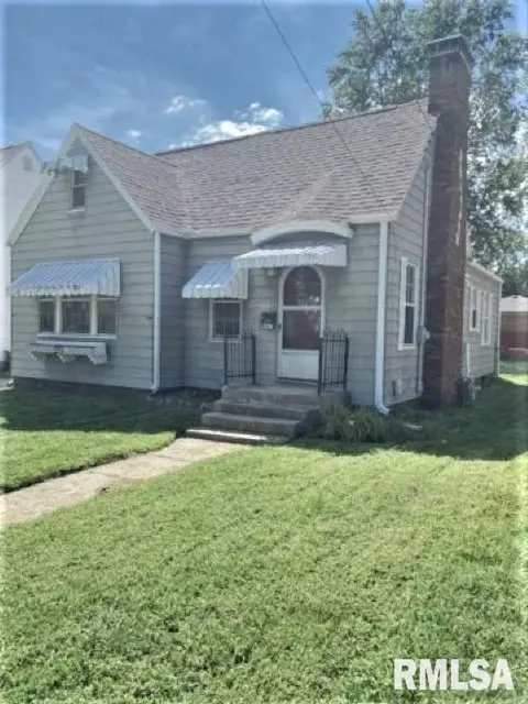 1007 S 14th St, Pekin, IL 61554