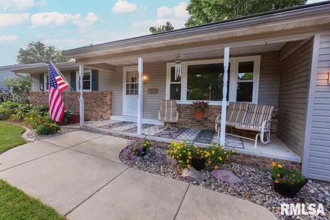 604 W Burton Ave, Eureka, IL 61530 photo 2