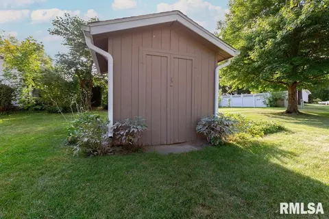 604 W Burton Ave, Eureka, IL 61530 photo 6
