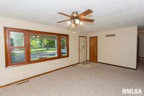 604 W Burton Ave, Eureka, IL 61530 photo 11