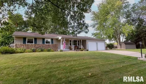 604 W Burton Ave, Eureka, IL 61530