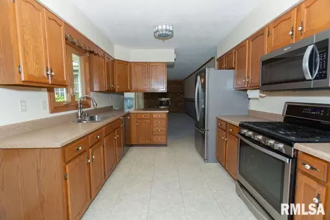 604 W Burton Ave, Eureka, IL 61530 photo 16