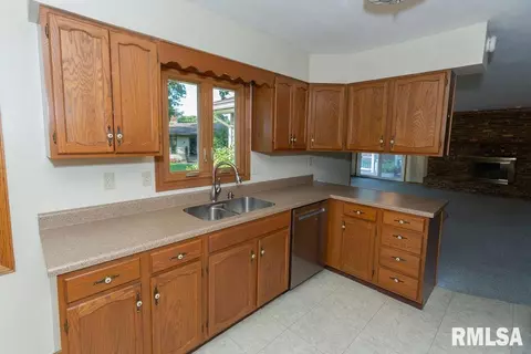 604 W Burton Ave, Eureka, IL 61530 photo 17