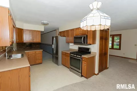 604 W Burton Ave, Eureka, IL 61530 photo 14
