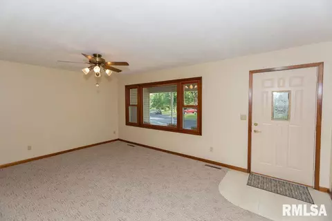 604 W Burton Ave, Eureka, IL 61530 photo 10