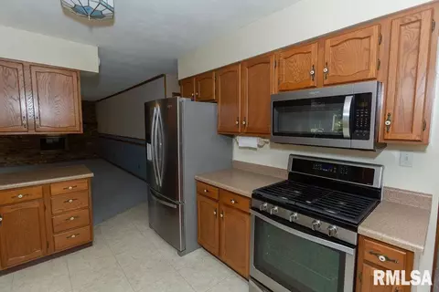 604 W Burton Ave, Eureka, IL 61530 photo 23