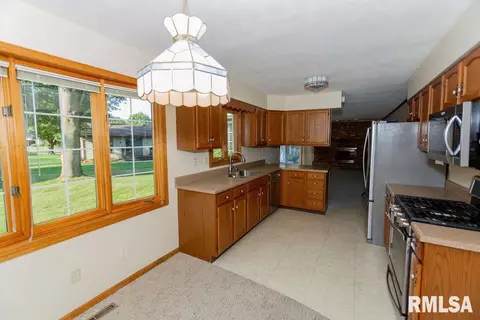 604 W Burton Ave, Eureka, IL 61530 photo 13