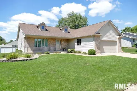 2411 Arlington Cir, Pekin, IL 61554
