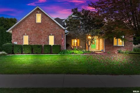 5210 W Fieldstone Dr, Peoria, IL 61615