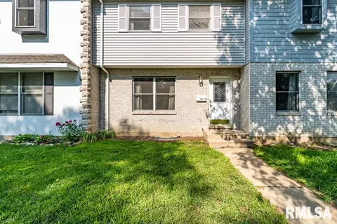 609 S Center St, Lacon, IL 61540