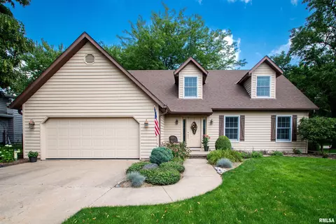 203 W Lindy Ln, Peoria, IL 61614