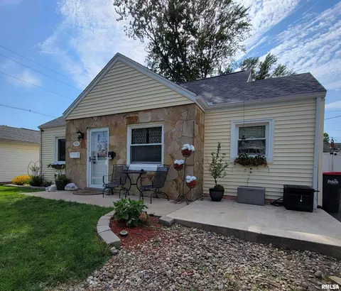 101 N 18th St, Pekin, IL 61554