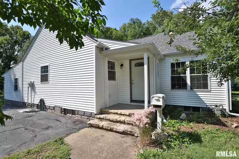 1449 N 4th St, Chillicothe, IL 61523