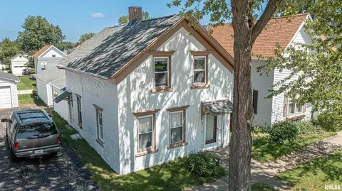 107 Evergreen St, Elmwood, IL 61529
