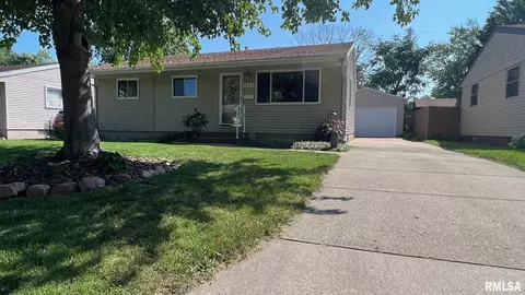 404 Capri St, Pekin, IL 61554