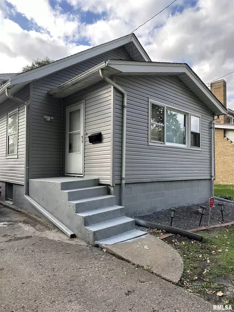 2307 N Delaware St, Peoria, IL 61603