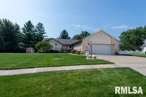 333 Phil Gould Dr, Hanna City, IL 61536