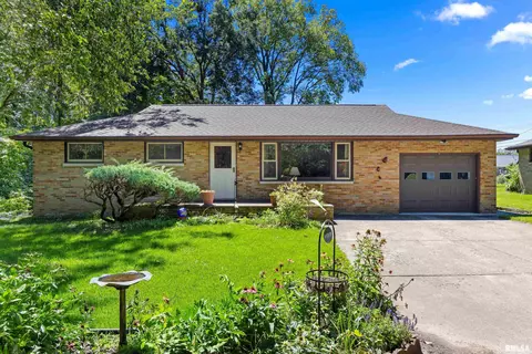 104 Kenvir Ave, East Peoria, IL 61611