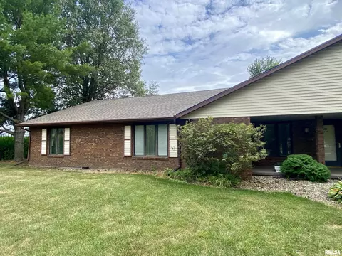 1707 S Madison St, Macomb, IL 61455